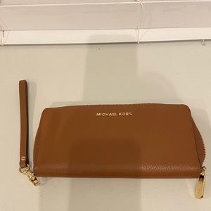 GREAT CONDITION Brown Michael Kors Wristlet
